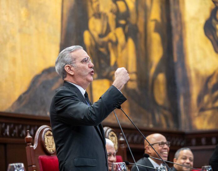 Luis Abinader destaca récord histórico de 11.7 millones de visitantes y consolida a República Dominicana como hub turístico del Caribe