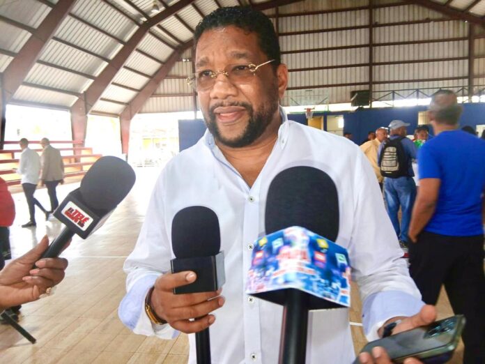 Vicepresidente de la Fuerza del Pueblo en SDN cuestiona rendición de cuentas de Abinader y la califica de “discurso de campaña”